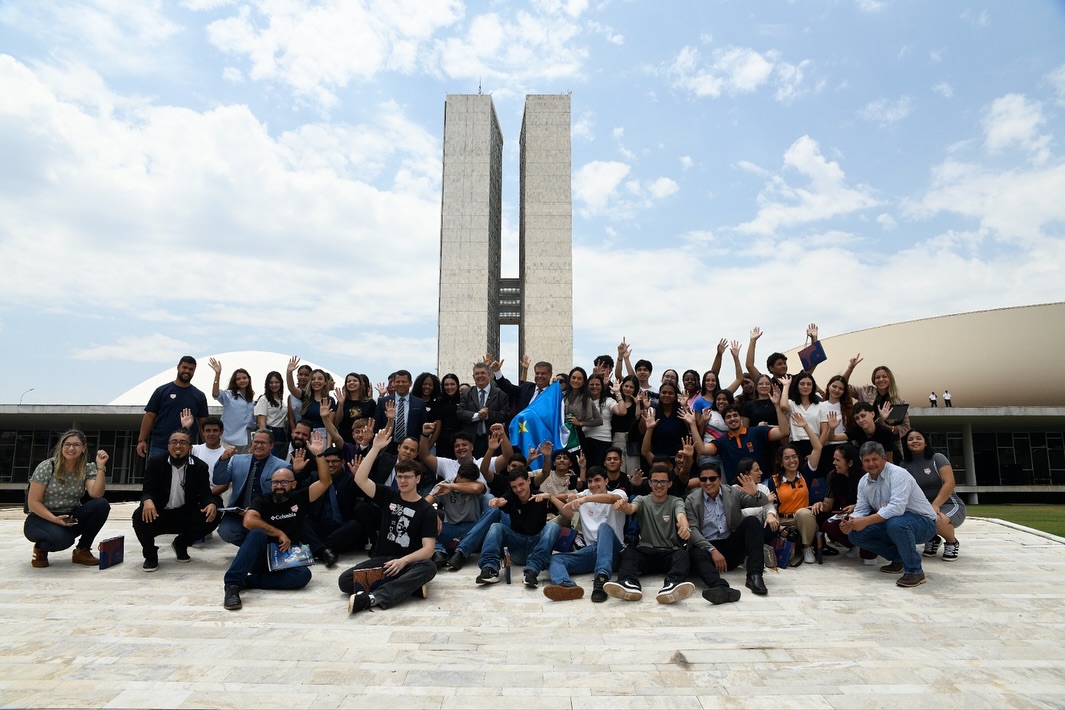 Senador Nelsinho Trad publica em seu Facebook fotos da visita de  45 estudantes de Ribas do Rio Pardo ao Senado Federal, em Brasília